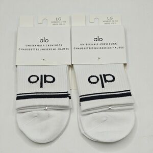 ALO Yoga White and Black Crew Socks (2 Pairs)